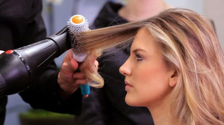 Укладання волосся за допомогою брашингу (браш)